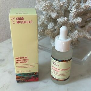 Good Molecules Overnight Exfoliating Treatment - Cream and White